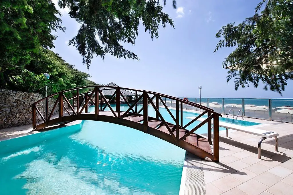Hotel I Ginepri マリーナ・ディ・カスタニェート・カルドゥッチ