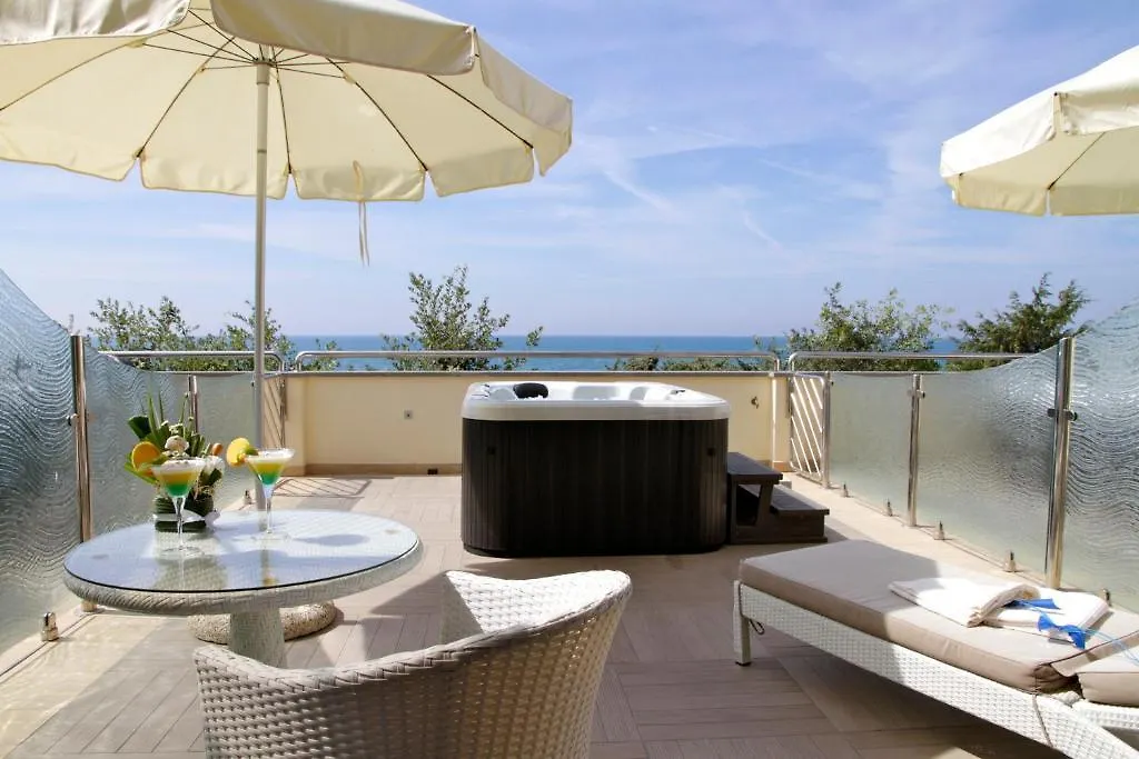 Hotel I Ginepri マリーナ・ディ・カスタニェート・カルドゥッチ
